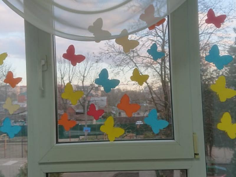 Украсим окна к празднику мам